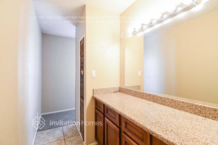 Building Photo - 429 E 10th Dr