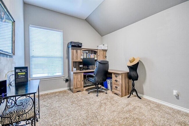 Building Photo - 2204 Alameda Park Dr