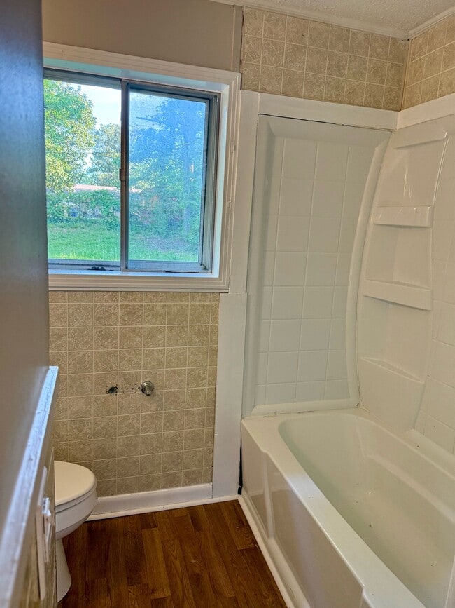 Building Photo - 930 Bickerstaff St