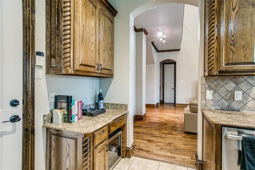 Building Photo - 1805 Castle Ct