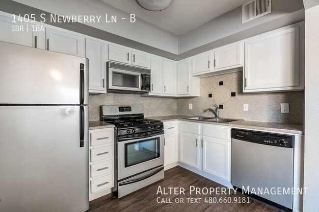 Building Photo - 1405 S Newberry Ln