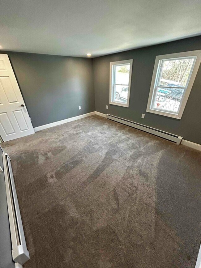 Building Photo - Newly Renovated 2-Bedroom Home in South Sc...