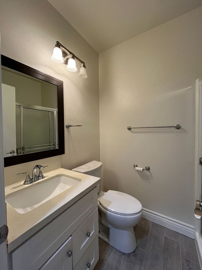 Building Photo - MOVE-IN READY, upgraded 3+3 w/bonus room!