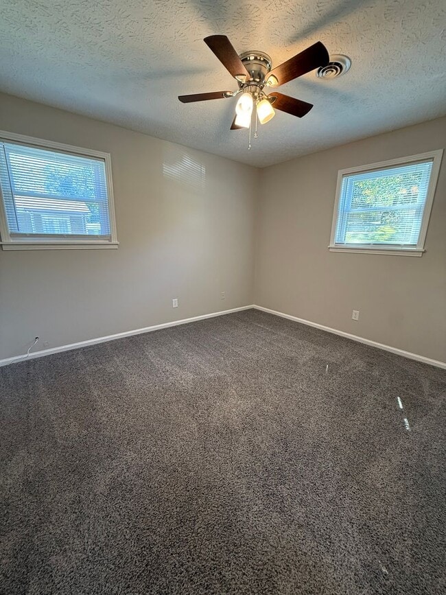 Building Photo - Cozy 2 Bed 1 Bath Duplex