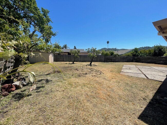 Building Photo - 2530 Tamarisk Dr