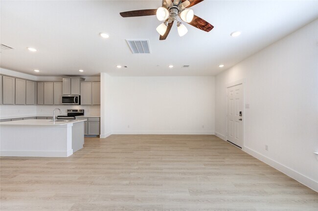 Building Photo - 11910 Carvalho Dr