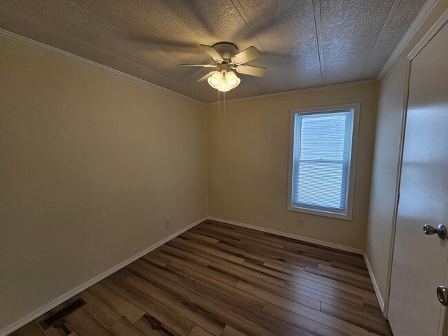 Building Photo - 158 Country Rd