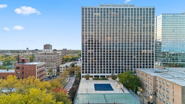 Building Photo - 4343 N Clarendon Ave