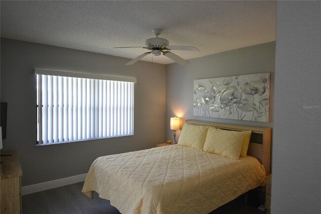 Building Photo - 284 Woodlake Wynde