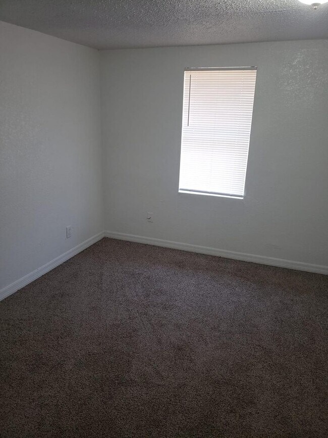 Building Photo - Large 4 bedroom house available!