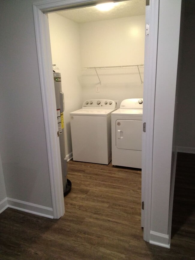 Building Photo - 618 Hiawatha Rd