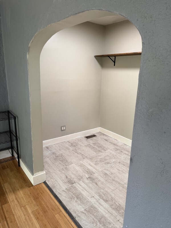 Building Photo - 553 E 700 S
