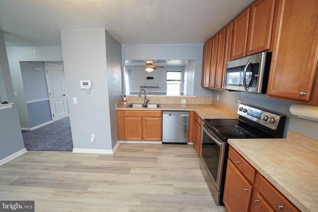 Building Photo - 641 Rosemary Dr