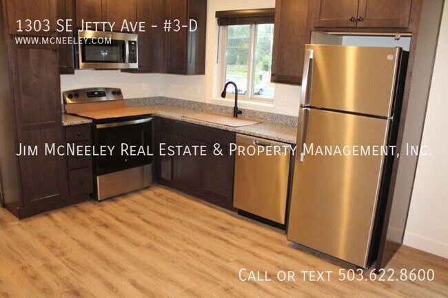 Building Photo - 1303 SE Jetty Ave