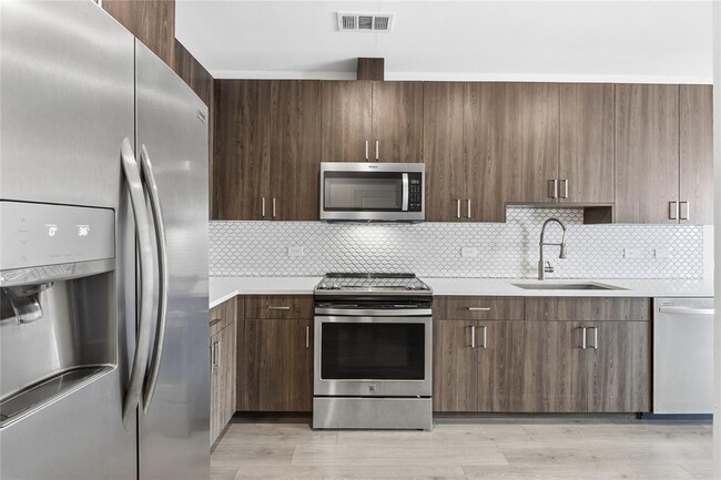 Building Photo - 2213 Poquito St