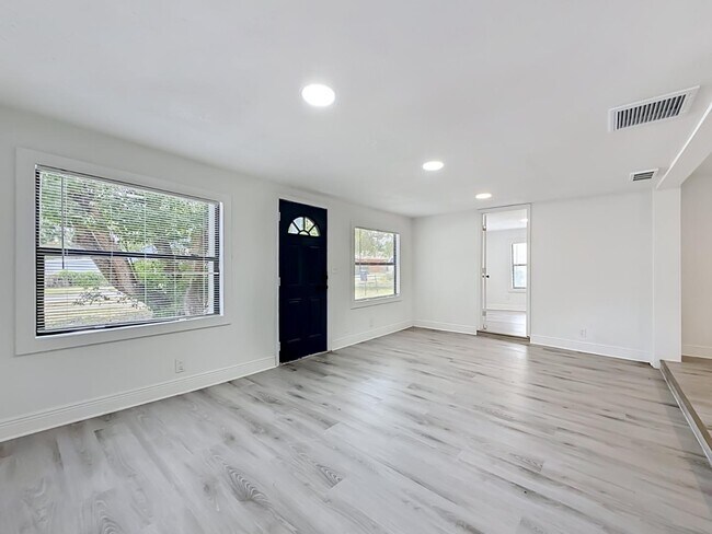 Building Photo - 8414 N 20th St