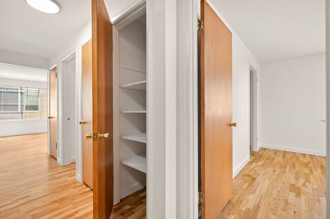 Building Photo - 4837 Fauntleroy Wy SW