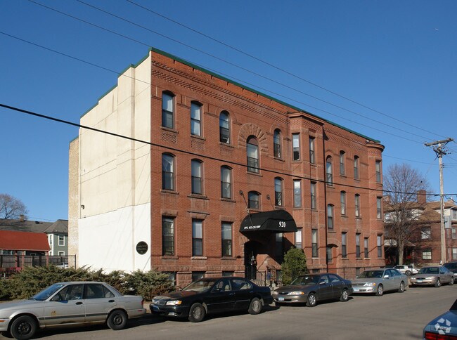 Building Photo - Canadian Terrace