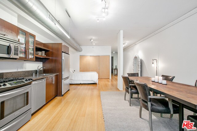 Building Photo - 1111 S Grand Ave