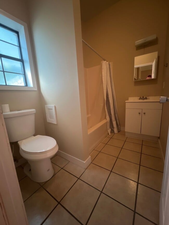 Building Photo - 202 Canal Ln