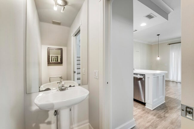 Building Photo - 2052 Tarpon Lake Way