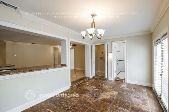 Building Photo - 830 N 10th Ave