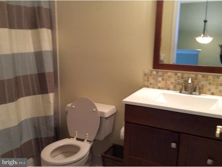 Full Bath - 160 Canterbury Ln