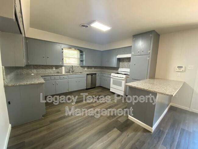 Building Photo - 211 S Nolan River Rd