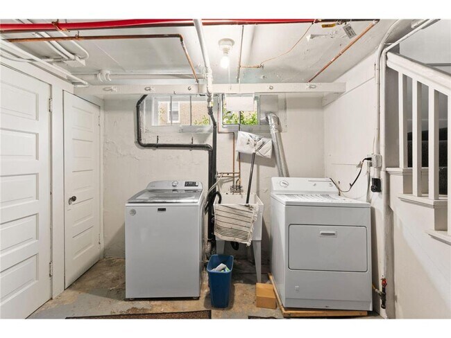 Building Photo - 1501 Summit Ave