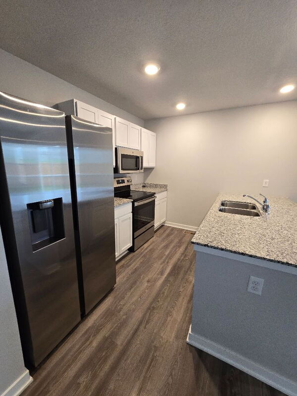 Building Photo - 5653 Brookview Ave