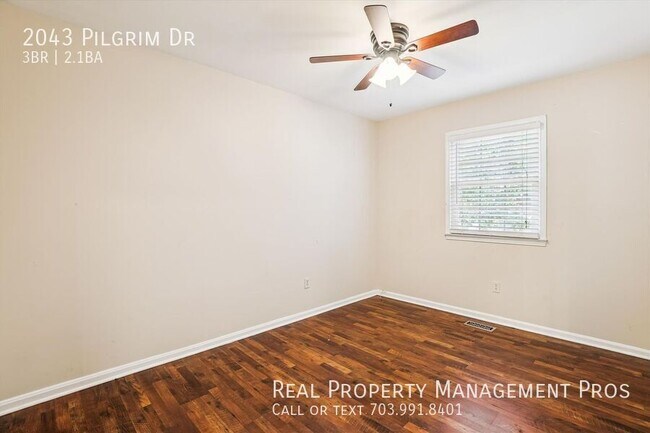 Building Photo - 2043 Pilgrim Dr