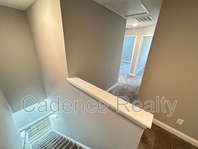 Building Photo - 1543 Grey Cliff Run