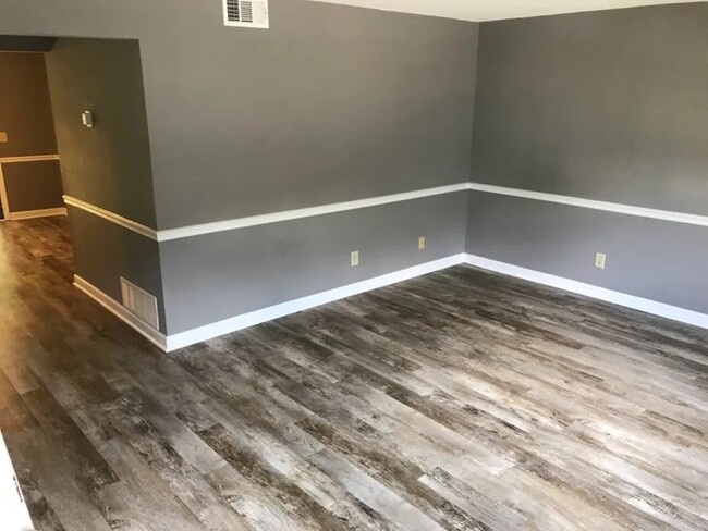 Building Photo - Briarwood Apartments