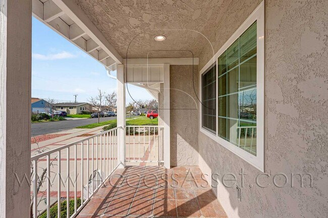 Building Photo - Spacious 4 Bed/2 Bath Home With EV Charger In Torrance!