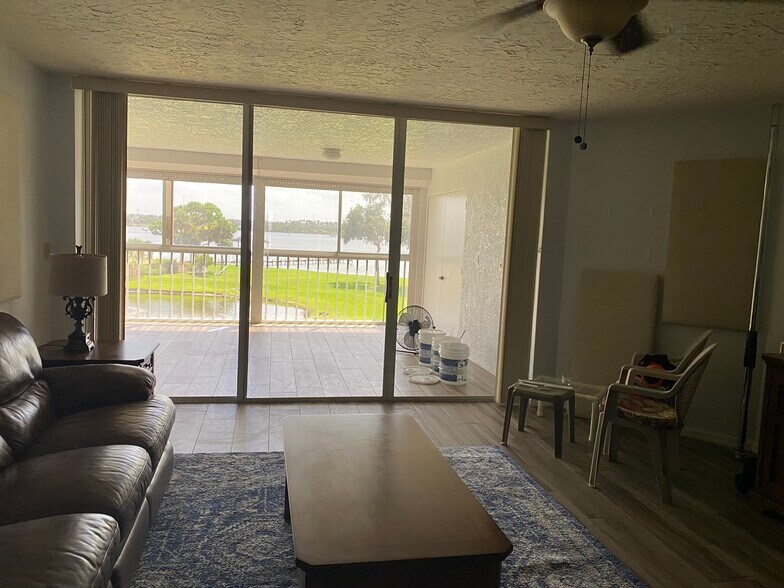 Building Photo - 343 N Tropical Trl