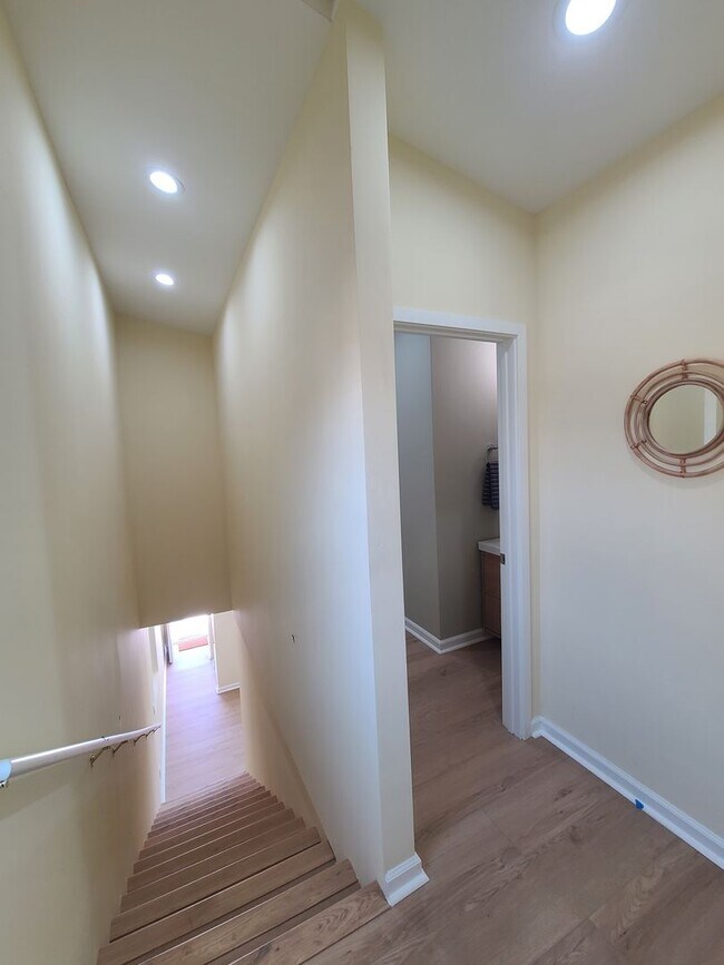 Building Photo - New built and fully furnished 2 bed 2. 5 baths in Point Loma