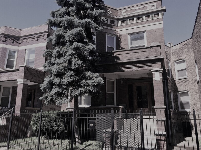 Attractive landscaping - 6110 S Evans Ave