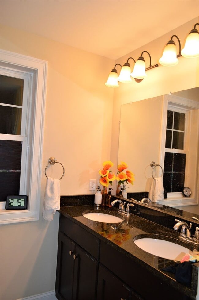 Building Photo - Spacious Four-Bedroom House in the Heart o...