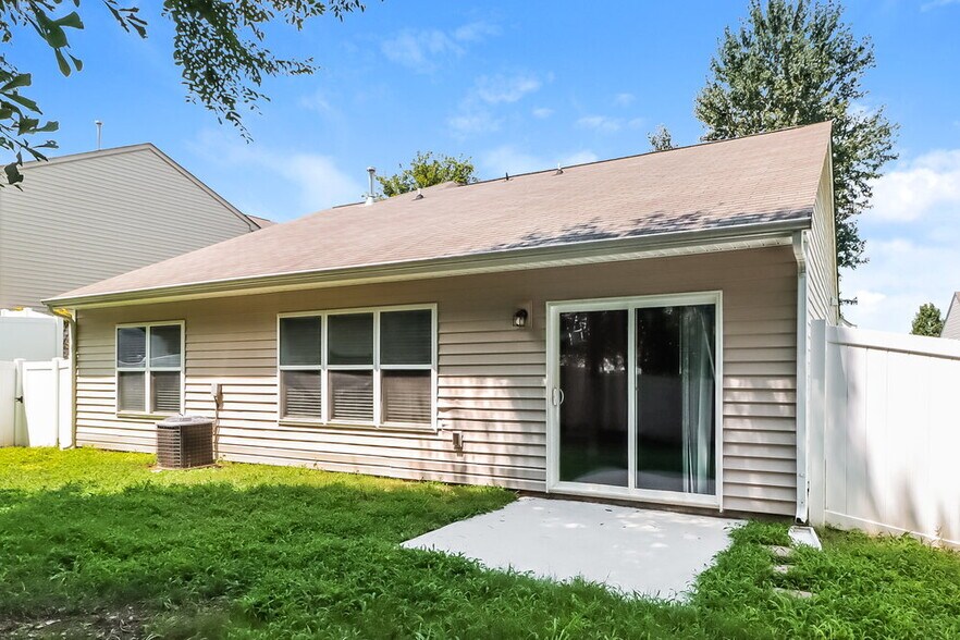 Building Photo - 5012 Broad Leaf Ct