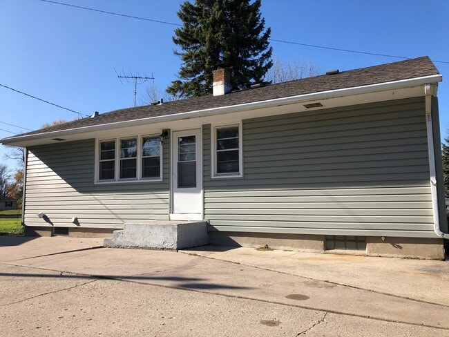 Building Photo - 1604 3rd St S