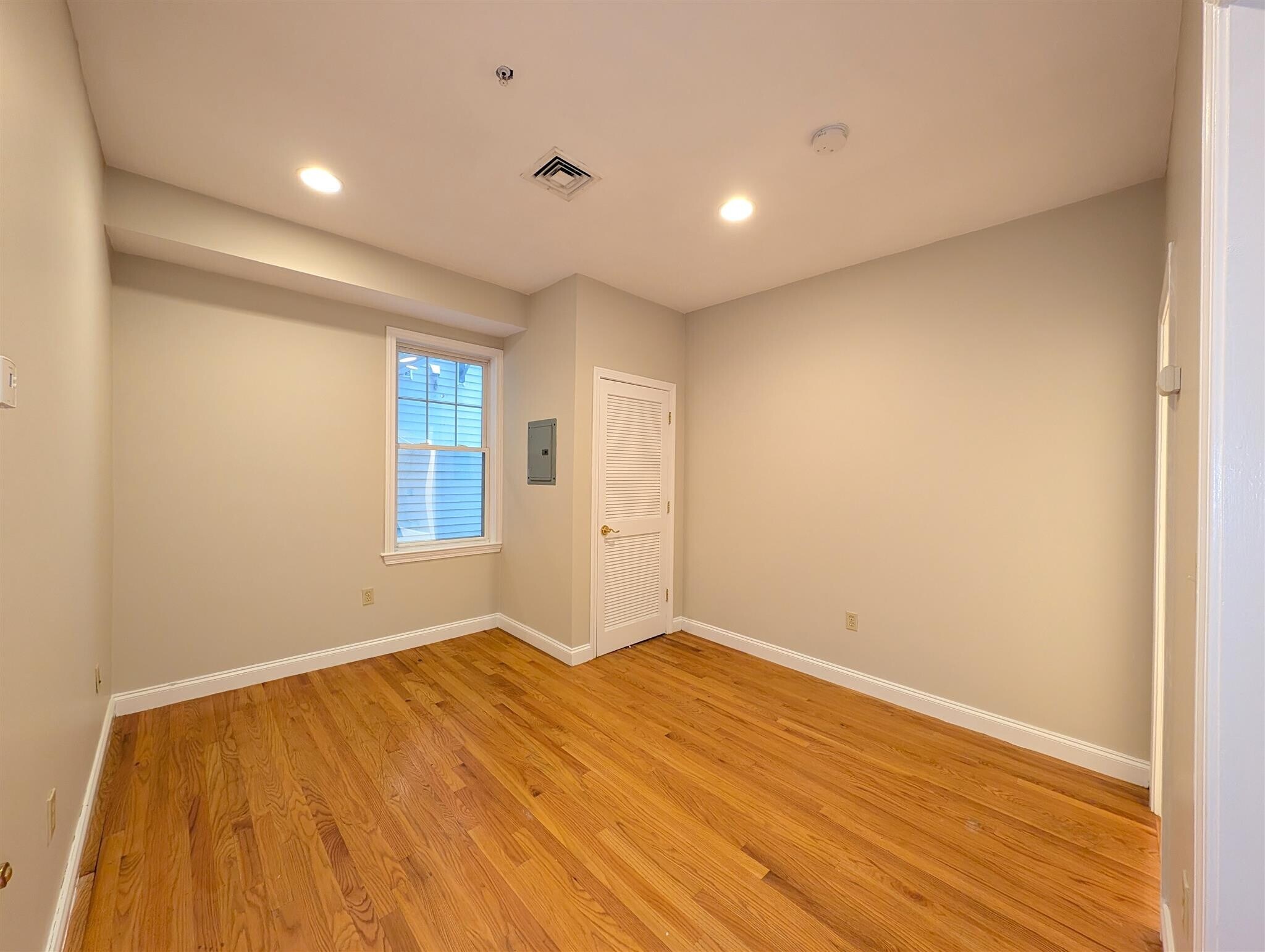 Building Photo - 454 Green St