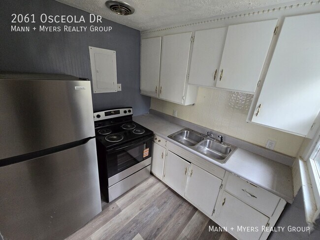 Building Photo - 2061 Osceola Dr