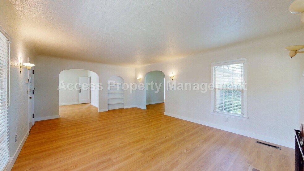 Building Photo - 1200 Sycamore St