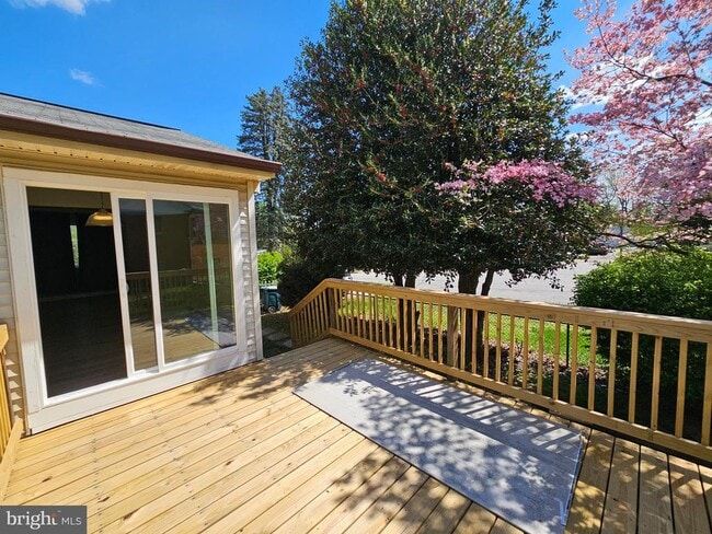 Building Photo - 14236 Caroline St