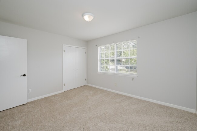 Building Photo - 2645 Southbury Cir