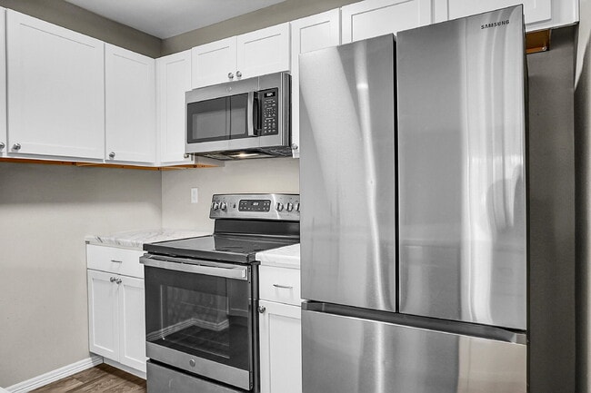 Building Photo - $1,745.95 -  2 Bed, 2 Bath Townhome in CO Springs with In Unit Laundry and Attached Garage!