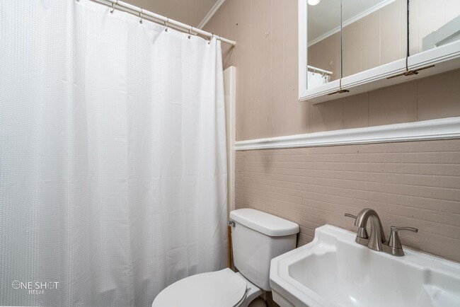 Building Photo - 642 Beech St