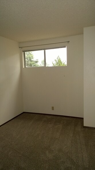 Room 2 - 271 146th Pl NE