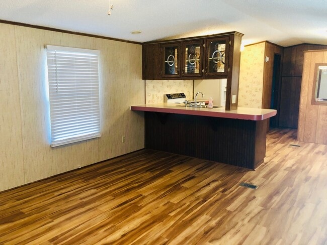 Building Photo - MOVE-IN READY! NO HUD OR SECTION 8