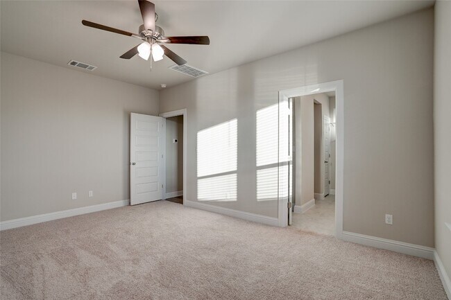 Building Photo - 135 Living Reef Dr